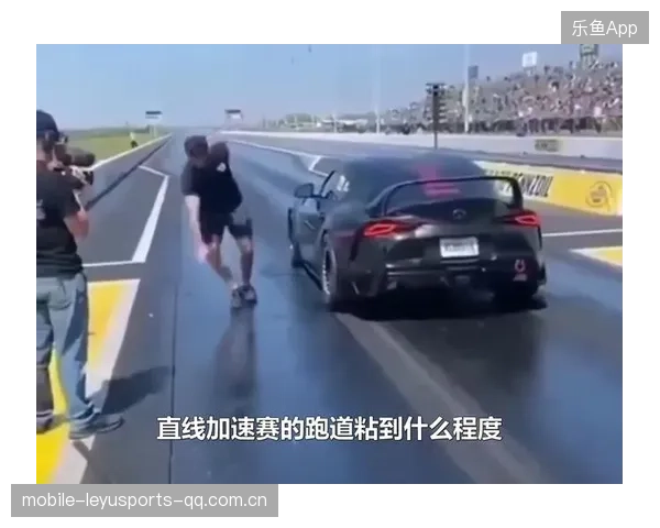 赛车直线加速拉开身位：在风的轨迹里实现领先的艺术